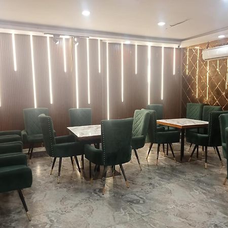 Ceremony Hotel And Banquets Faridabad Exterior foto